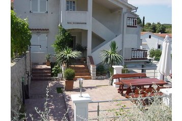 Ģimenes viesu māja Kampor 2